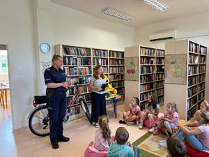 Spotkanie z policjantką w Bibliotece Publicznej w Kozienicach