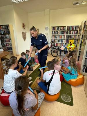 Spotkanie z policjantką w Bibliotece Publicznej w Kozienicach