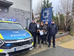 Przekazanie nowego radiowozu dla Komisariatu Policji w Gniewoszowie