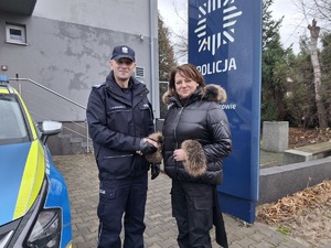 Przekazanie nowego radiowozu dla Komisariatu Policji w Gniewoszowie