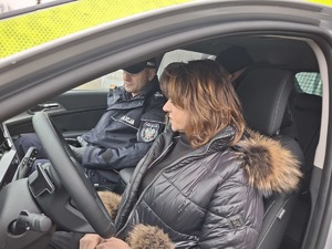 Przekazanie nowego radiowozu dla Komisariatu Policji w Gniewoszowie