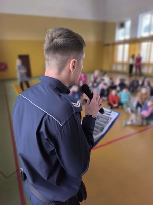 Pogadanki w szkołach na temat bezpiecznych ferii