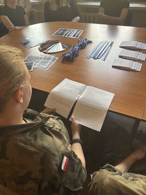 Promocja zawodu Policjanta w Powiatowym Urzędzie Pracy w Kozienicach