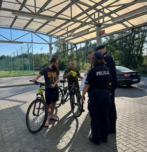 Policjanci rozdawali odblaski