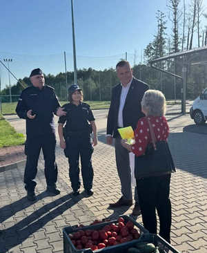 Policjanci rozdawali odblaski