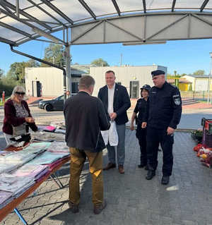 Policjanci rozdawali odblaski