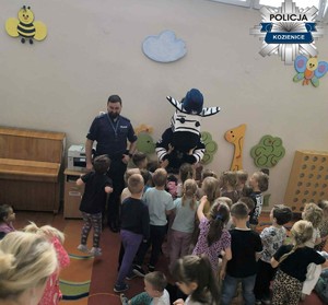 Policyjna zebra z wizyta u przedszkolaków