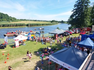 Pokazy nad wodą