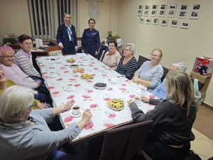 Spotkanie policjantki z kołem Gospodyń Wiejskich w Garbatce -Letnisku oraz przedstawicielka ZUS
