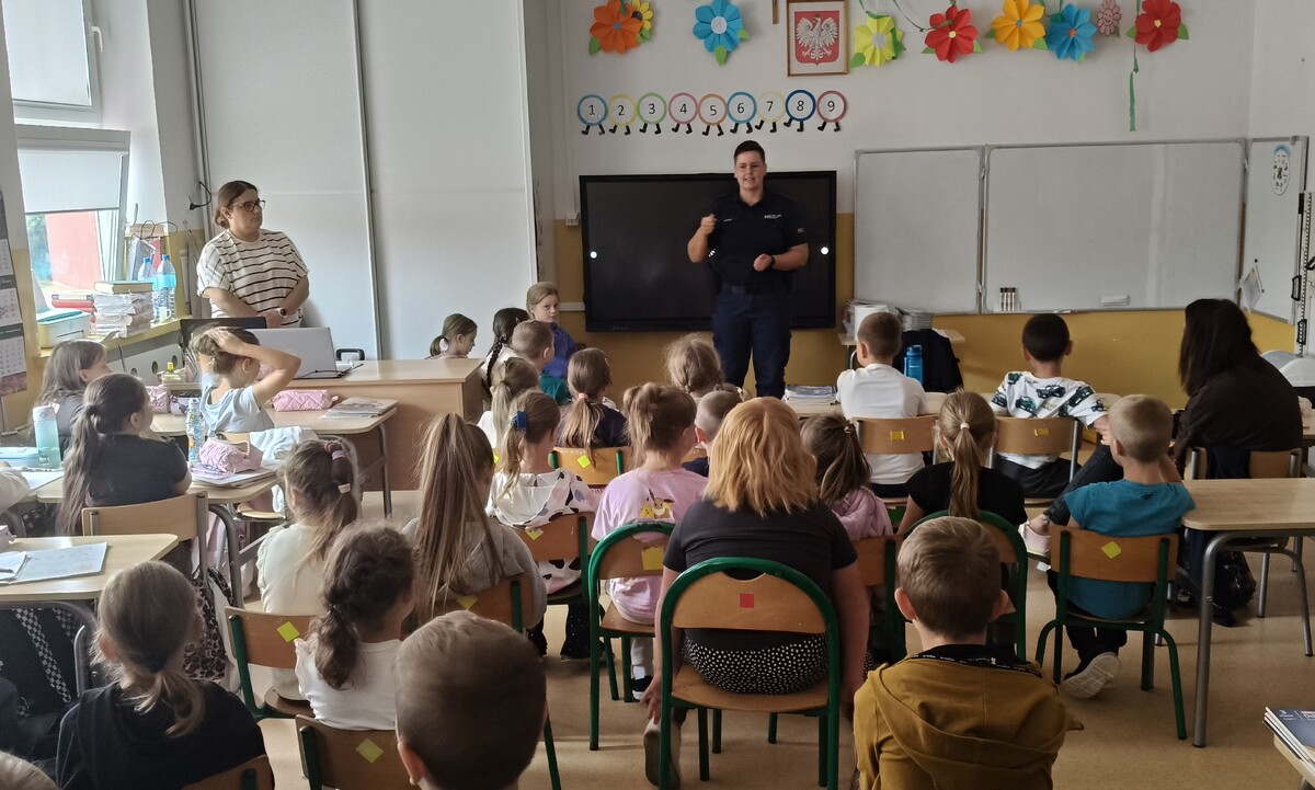 Policja w powiecie lipskim prowadzi akcję „Bezpieczna droga do szkoły”