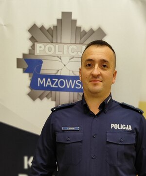 dzielnicowy miasta Łosice mł. asp. Paweł Iwaniuk