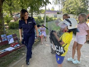 Fotografia kolorowa: Wakacje z mławską policją – czyli świetna zabawa i nauka zasad bezpieczeństwa