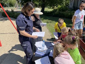 Fotografia kolorowa: Wakacje z mławską policją – czyli świetna zabawa i nauka zasad bezpieczeństwa