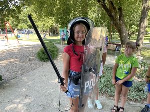 Fotografia kolorowa: Wakacje z mławską policją – czyli świetna zabawa i nauka zasad bezpieczeństwa