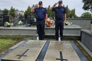 Fotografie kolorowe: 106. rocznica powstania Policji Państwowej. Uroczystości w auli im. kom. Apoloniusza Strzeleckiego, KPP Mława