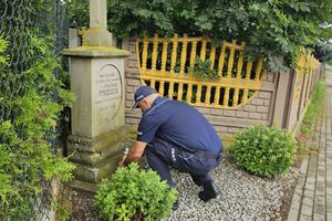 Fotografie kolorowe: 106. rocznica powstania Policji Państwowej. Uroczystości w auli im. kom. Apoloniusza Strzeleckiego, KPP Mława