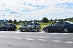 wypadek drogowy, trzy samochody