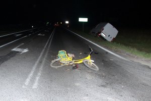 wypadek na drodze leży rower