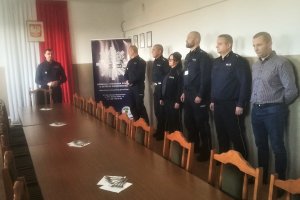 Komendant Powiatowy Policji w Ostrowi Mazowieckiej z kadra kierowniczą podczas Święta Służby Cywilnej
