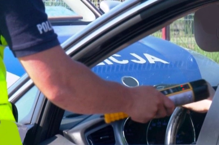 Policja w Pułtusku zatrzymała sześciu nietrzeźwych kierowców i osoby z zakazami