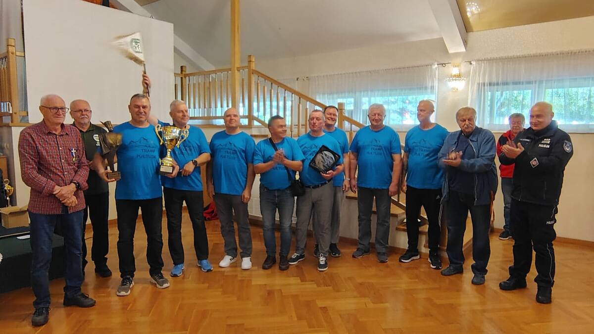 Drużyna podczas wręczania pucharu