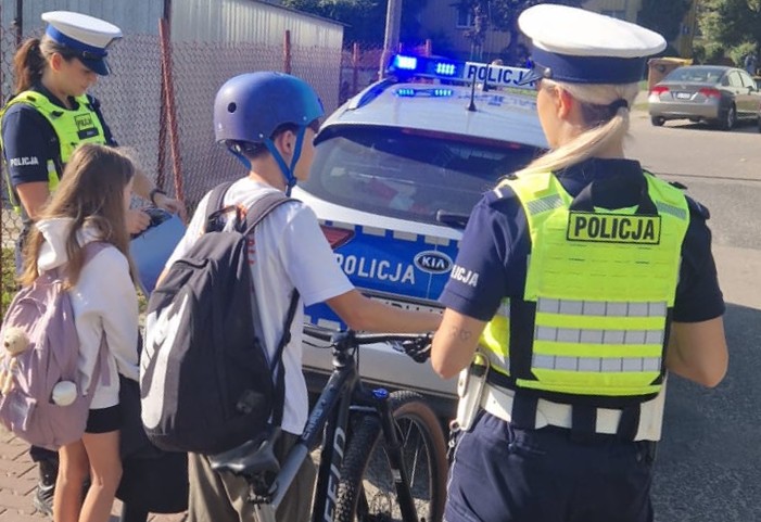 Policjjantki WRD podczas działań profilaktycznych z dziećmi