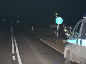 Policjanci na miejscu wypadku w Lelicach