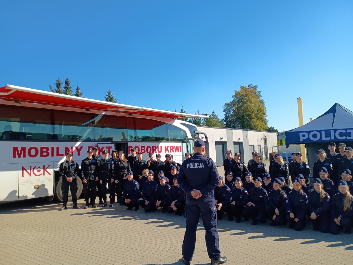 Dzień Otwarty w Komendzie Powiatowej Policji w Sierpcu z akcją honorowego