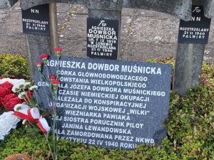 Tablica pamiątkowa na grobie Agnieszki Dowbor Muśnickiej