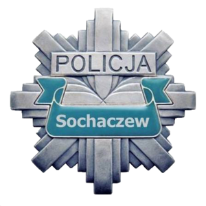 Logo policji w kształcie srebrnej ośmioramiennej gwiazdy. Na środku niebieski pasek i napis sochaczew