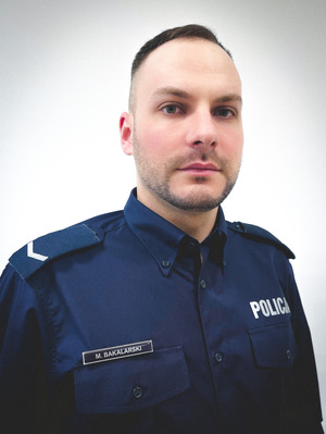 Policjant w mundurze