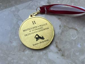 Medal z napisem II Ogólnopolskie Mistrzostwa Policji w Pływaniu Długodystansowym