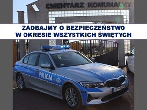 Radiowóz przed bramą