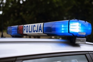 Napis policja na dachu radiowozu