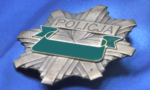 Ośmioramienna policyjna gwiazda na niebieskim tle