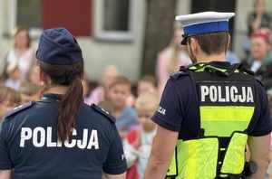 Policjanci wśród dzieci