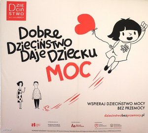 Grafika przedstawia dziecko trzymające balon w kształcie serca. Znajduje się tam napis Dobre dzieciństwo daje dziecku moc