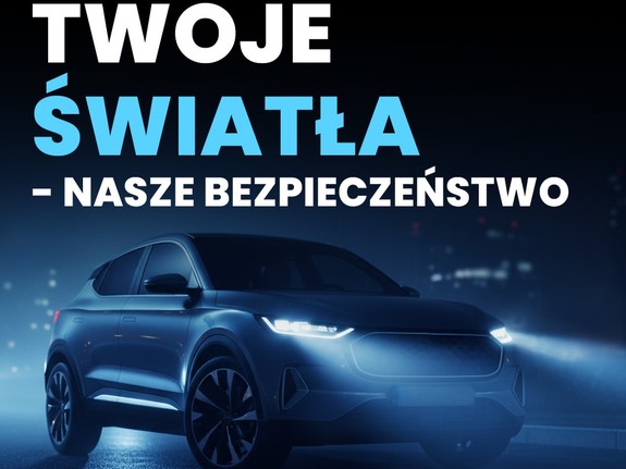 Pojazd z włączonymi światłami w nocy. Na grafice znajduje się napis „Twoje światła – Nasze bezpieczeństwo”