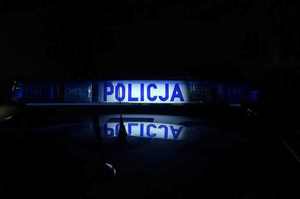 Napis Policja na dachu radiowozu