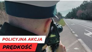 Policjant mierzący prędkość