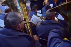 Orkiestra Reprezentacyjna Policji podczas mszy