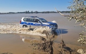 Mazowieccy policjanci wsparciem dla mieszkańców terenów objętych powodzią