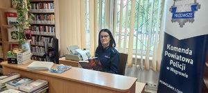 Dzień Bibliotekarza i Bibliotek z węgrowskimi policjantami