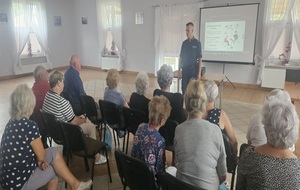 Policjanci spotkali się z seniorami podczas II Seniorady Gminy Liw