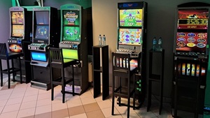 Podwójny cios w nielegalny hazard! Policjanci zlikwidowali dwa salony gier w Łochowie