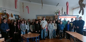 Rozmowa o bezpieczeństwie – spotkanie dzielnicowego z uczniami w Ruchnie