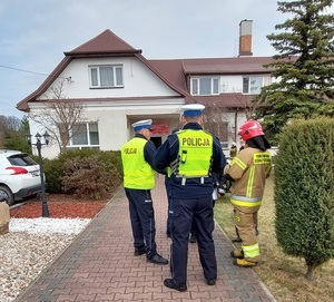 Ewakuacja szkoły w Toporze- policjanci wyjaśniają okoliczności rozpylenia nieznanej substancji