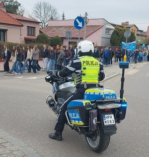 Niebiesko dla autyzmu- węgrowscy policjanci w geście solidarności