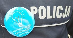 Niebiesko dla autyzmu- węgrowscy policjanci w geście solidarności