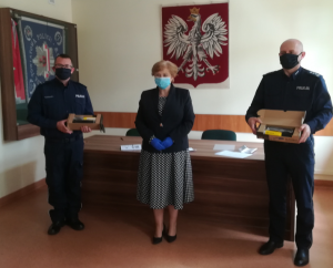 Policjanci z Węgrowa i Łochowa otrzymali nowoczesne alkomaty przesiewowe